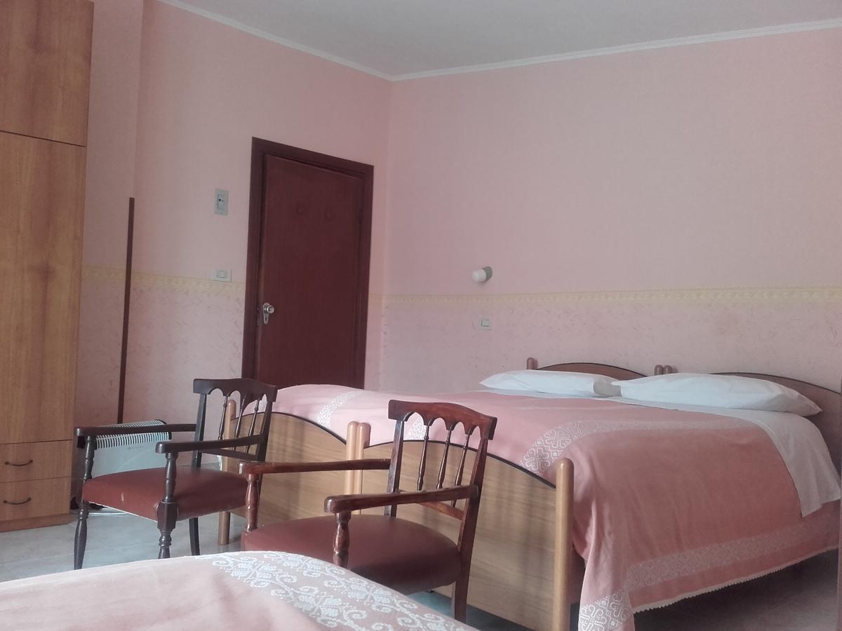 La Lucciola Albergo Ristorante Tagliacozzo Eksteriør bilde