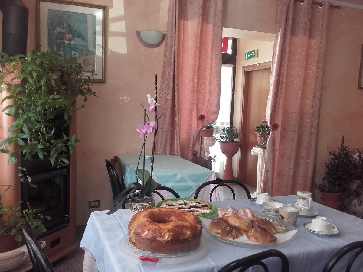 La Lucciola Albergo Ristorante Tagliacozzo Eksteriør bilde